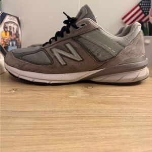 New Balance 990v5 Mens Size 11 2E Gray Sneakers Good condition